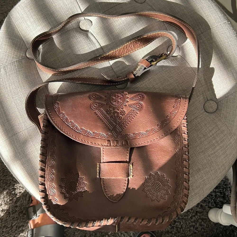 Patricia Nash leather crossbody. Gently used but nearly new - Picture 1 of 5